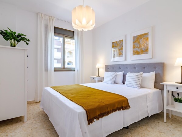 3 bedrooms, iron/ironing board, Internet, bed sheets