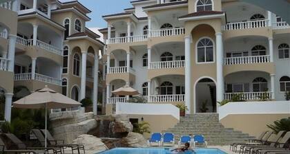 Amazing Ocean and Pool view, lots of openings for Spring and Summer Bookings