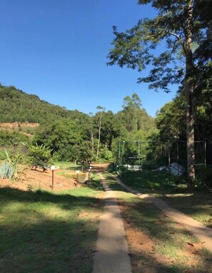 المنطقة المحيطة بالمنشأة