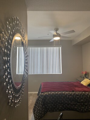 1 habitación, escritorio, tabla de planchar con plancha y wifi gratis 