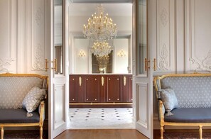 Interior - Hotel The Originals le Chateau Alexandra Palace Golf Resort (Mazieres-en-Gatine)