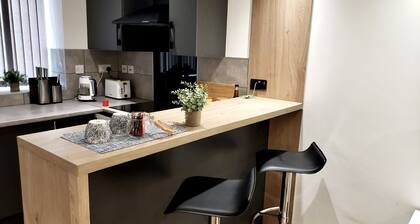 Modern lux apt newly decorated with free car park