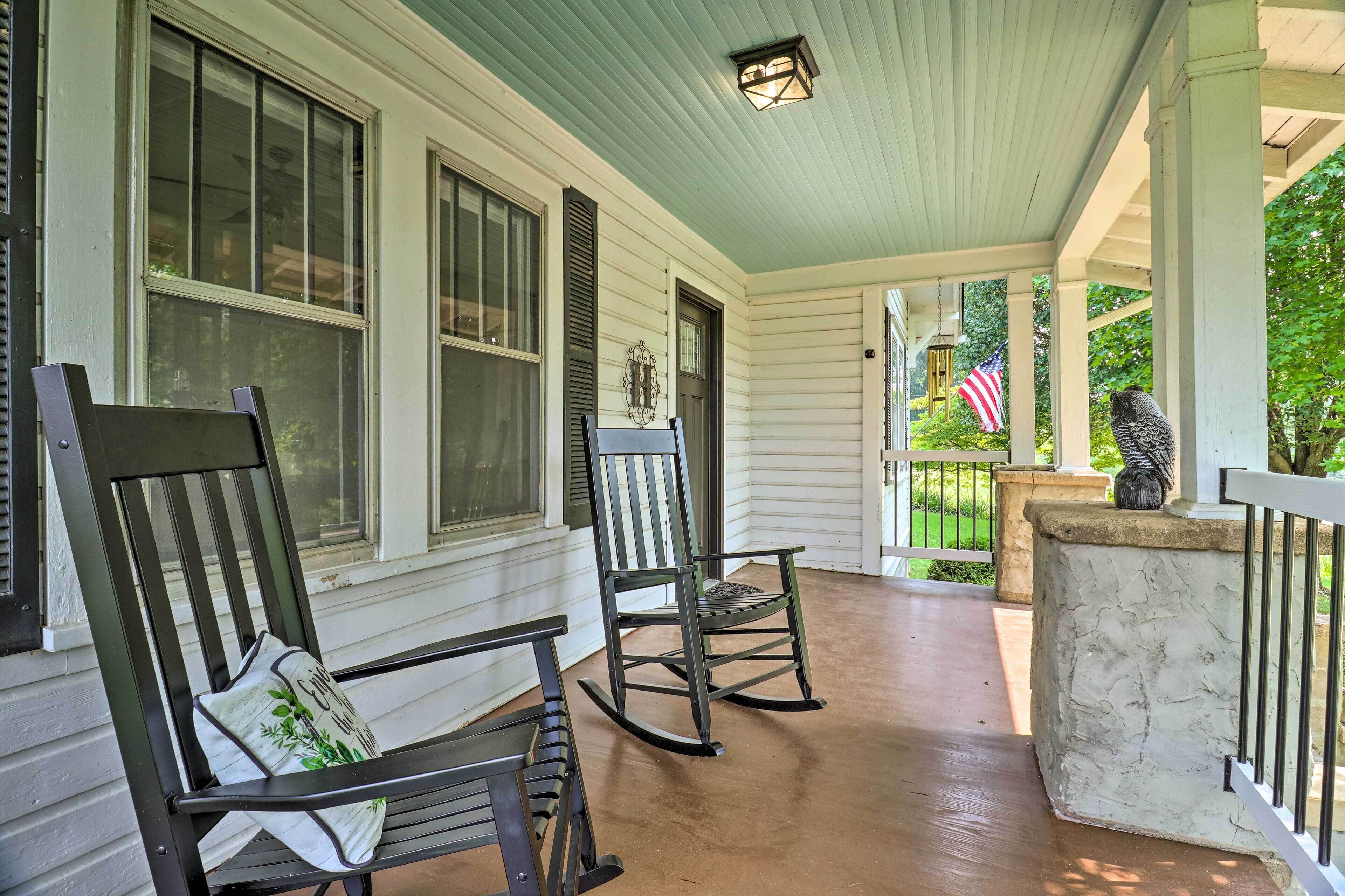 Cozy Home w/ Views < 1 Mi to Lake Junaluska!