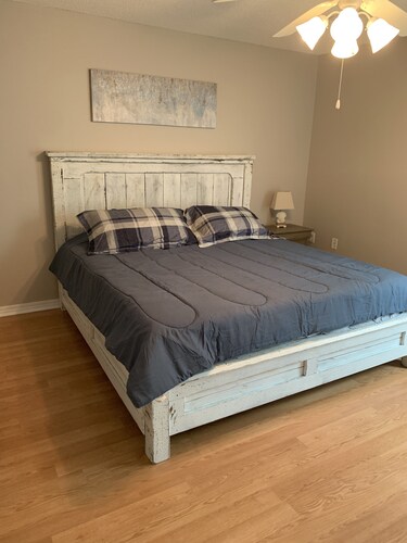 Townhome close to beach (sleeps 11)