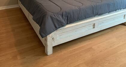 Townhome close to beach (sleeps 11)