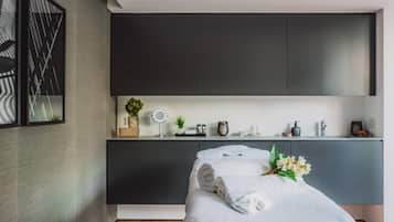 BehandlungsrĂ€ume fĂŒr Paare, Körperbehandlungen, Warmsteinmassagen