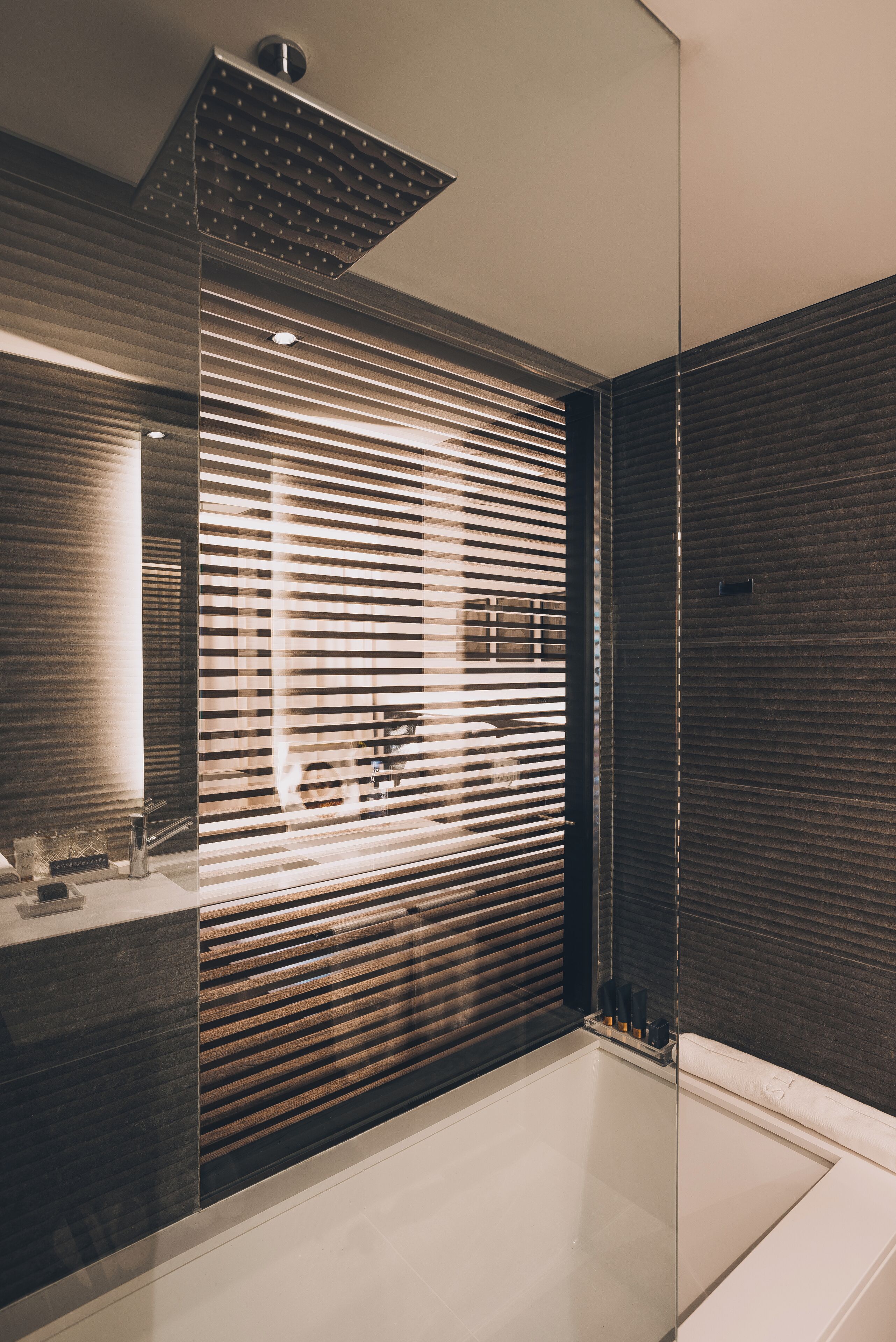 separate bathtub and shower, rainfall showerhead, free toiletries