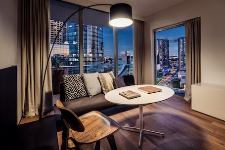 1 bedroom, premium bedding, minibar, in-room safe