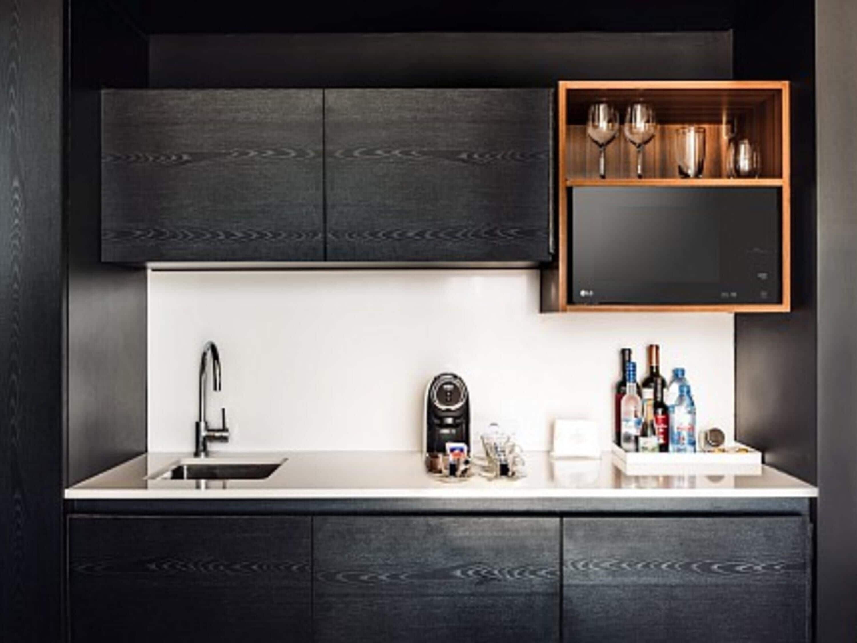 Hochwertige Bettwaren, Minibar, Zimmersafe, individuell dekoriert