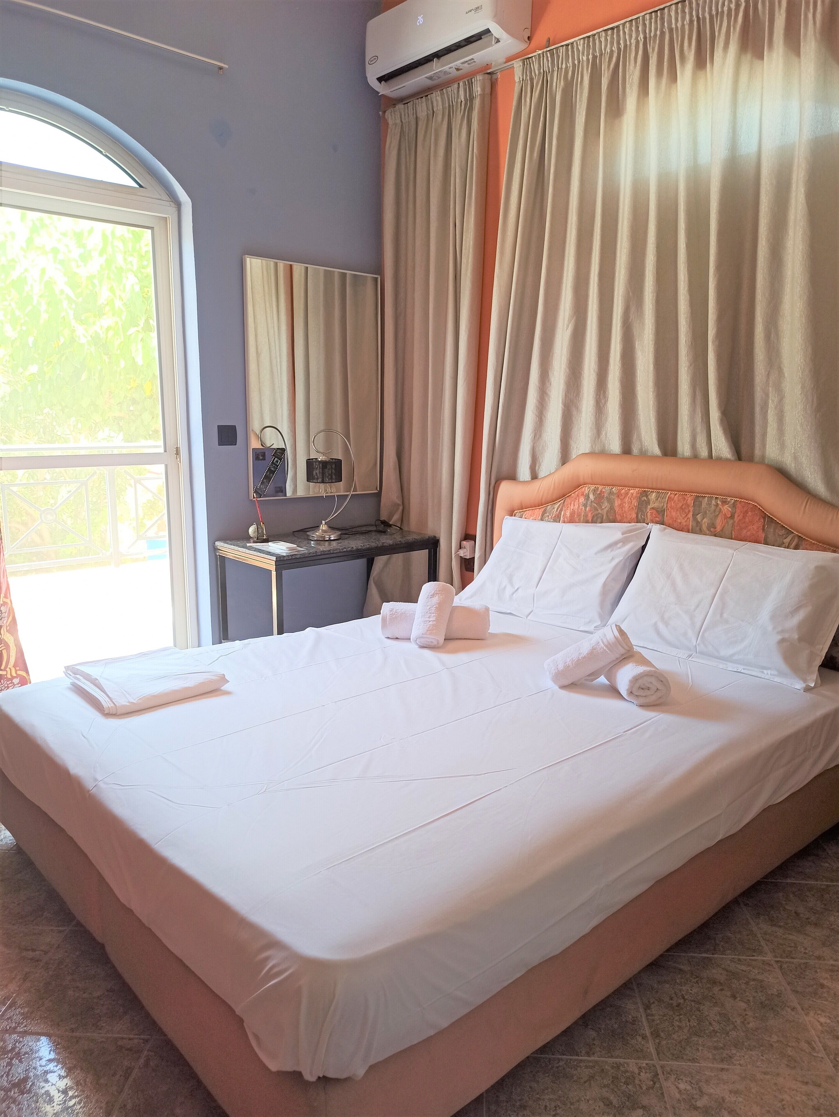 3 bedrooms, in-room safe, desk, iron/ironing board