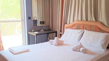 3 bedrooms, in-room safe, desk, iron/ironing board