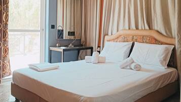 3 bedrooms, in-room safe, desk, iron/ironing board