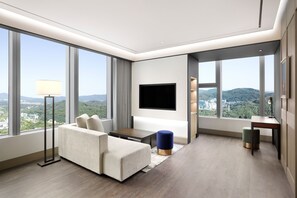 Suite, 1 kingsize-seng (Onoma) | Minibar (inkludert), safe på rommet og blendingsgardiner