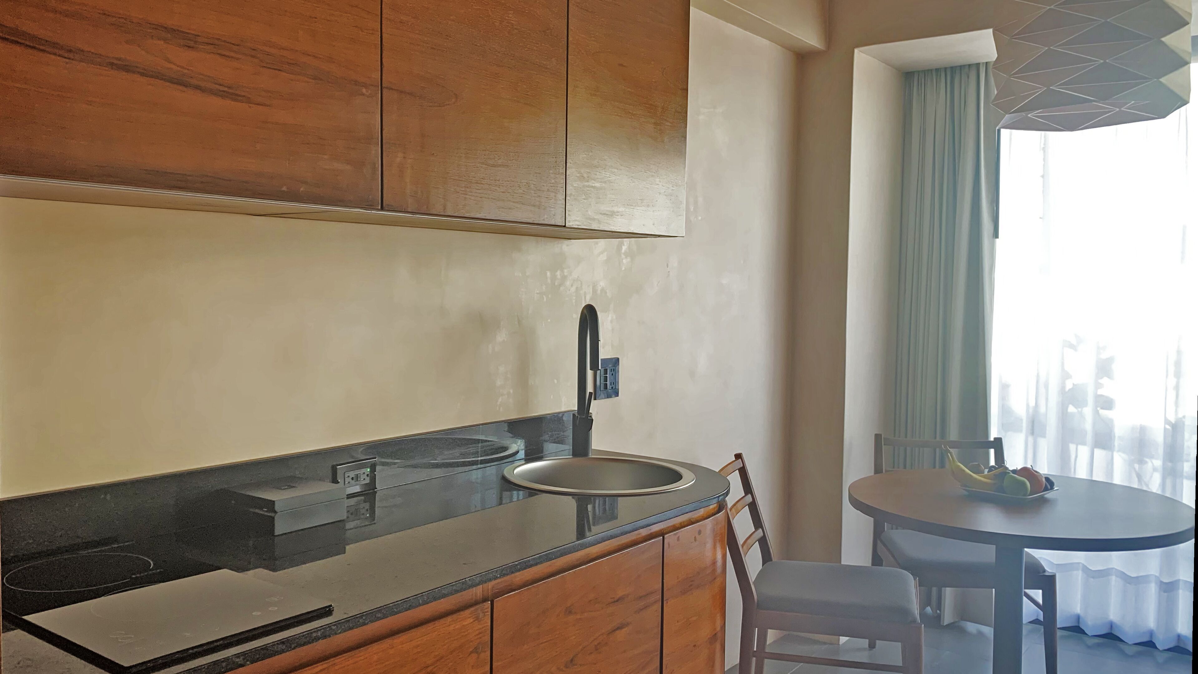 Eget kjøkken | Minikjøleskap, espressomaskin og kjøkkenutstyr