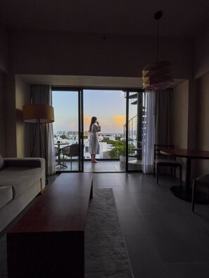 Literie de qualité supérieure, matelas mémoire de forme, minibar