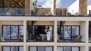 Premium bedding, memory foam beds, minibar, in-room safe - Hive Cancun by G Hotels (Cancun)