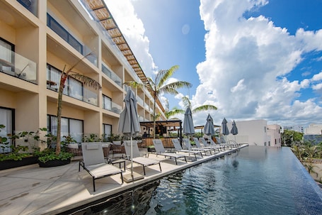 Hive Cancun by G Hotels
