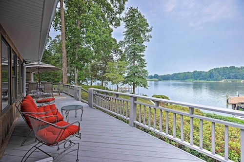 Riverfront Paradise w/ Hot Tub & Pool in Kinsale!