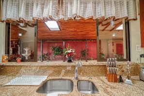 Frigorífic, microones, forn i placa de cuina 