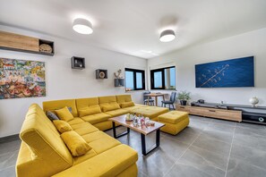 Smart TV, mesa de pingue-pongue