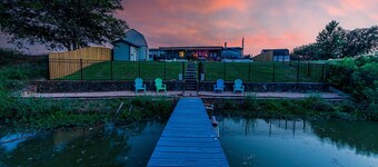  Lakefront Home with dock, 6 Kayaks! 3 miles to Granbury Square