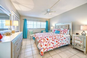 2 bedrooms, iron/ironing board, Internet, bed sheets - Sunny Sarasota Oasis w/ Private Screened Lanai (Sarasota)