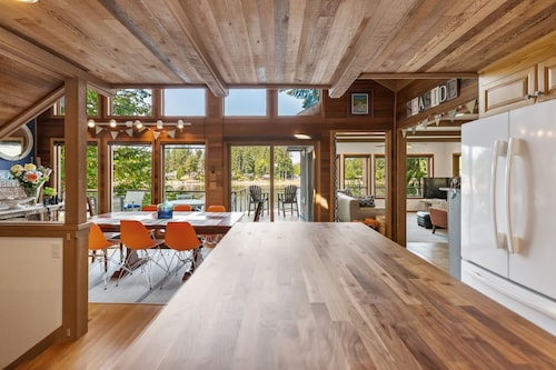 Treasure Island Beach House w/ Kayaks, Fun, Views, and Hot Tub!