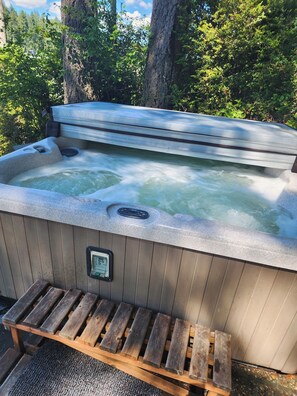 Bañera de hidromasaje al aire libre