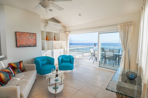 OCEANFRONT PENTHOUSE, **BREATHTAKING VIEWS**