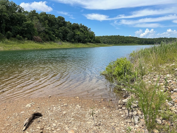 Beach towels - Enjoy a Peaceful & Secluded Home on Bull Shoals Lake - Direct Lake Access! (Yellville)