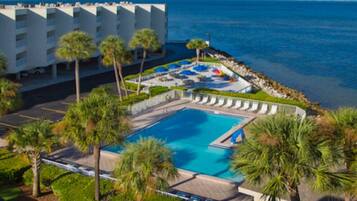 Outdoor pool, a heated pool