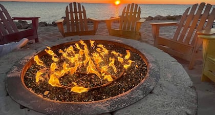 ❤Waterfront View, Amazing Sunsets, Heated Pool 3mins to Airport ☀🐬🏖