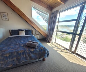 3 bedrooms, travel cot, free WiFi, bed sheets