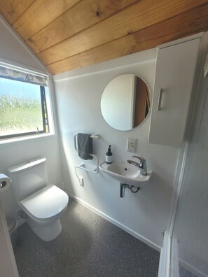 Shower, hair dryer, towels, soap - Relaxing Spot with Stunning Sea View! (Snells Beach)