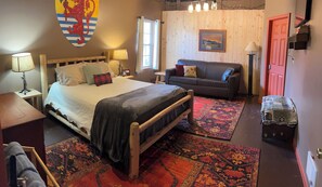 4 bedrooms, desk, iron/ironing board, travel cot