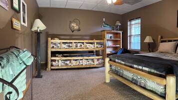 4 bedrooms, desk, iron/ironing board, travel crib