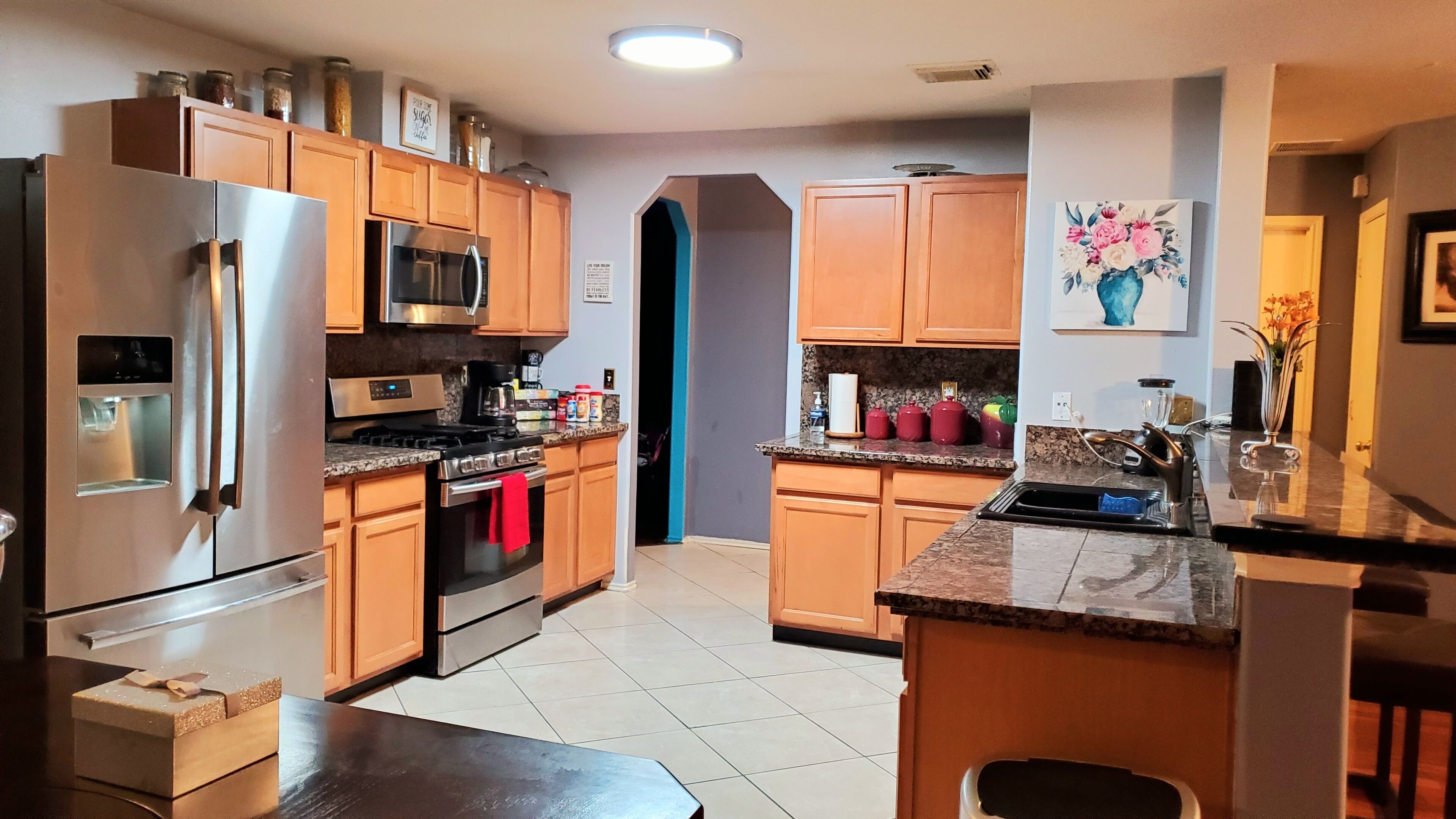 ثلاجة، ميكروويف، فرن، موقد طهي مسطح