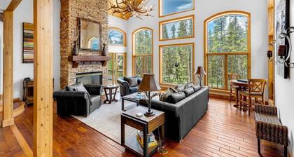 Luxury Majestic Lodge w/ Hot Tub | Breck