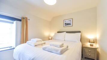 1 bedroom, desk, free WiFi, bed sheets