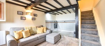 Chatterbox Cottage, romantic hideaway in the Picturesque Derbyshire Dales