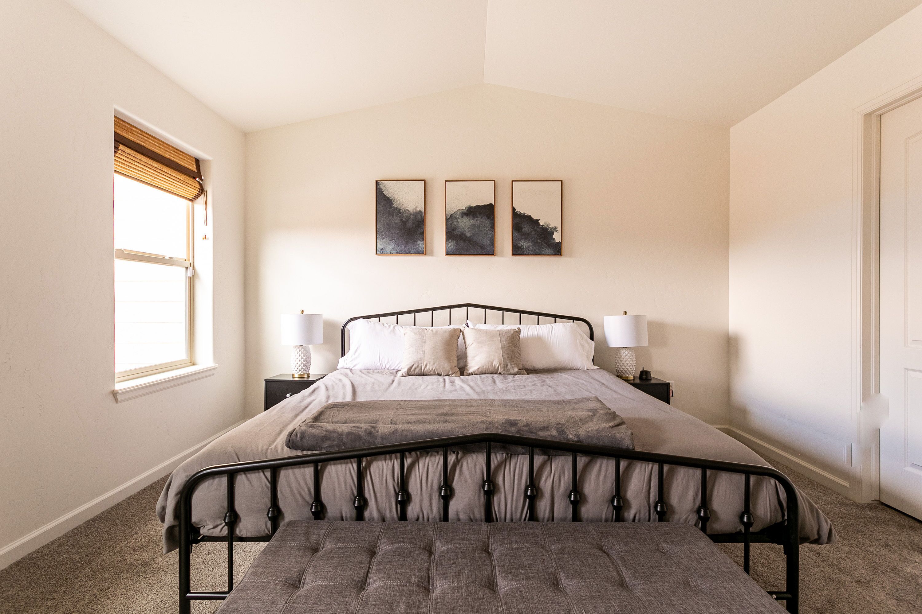 3 Schlafzimmer, Schreibtisch, Bügeleisen/Bügelbrett, Reisekinderbett