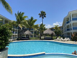 حمّام سباحة خارجي