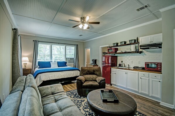 1 habitación, tabla de planchar con plancha, wifi gratis y ropa de cama 