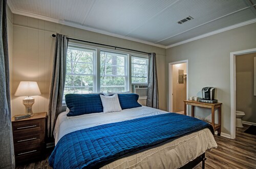 Convenient/Safe Location: Studio APT near WholeFoods