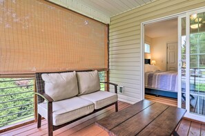 2 bedrooms, desk, iron/ironing board, Internet - Updated Cottage at Lake Junaluska Golf Course! (Waynesville)