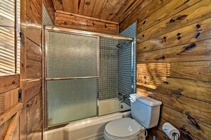 Kostenlose Toilettenartikel, Haartrockner, Handtücher