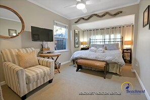 2 bedrooms, desk, free WiFi, bed sheets - Beach Lovers Retreat (Santa Cruz)