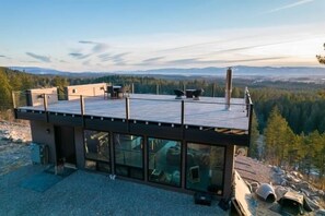 Amazing 180 degree views …it’s a painting that changes daily!