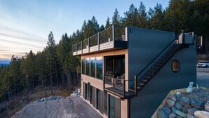 Exterior - Mountain modern home 180 degree views (Kalispell)