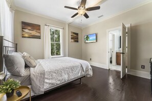 4 quartos, cofres nos quartos, ferros/tábuas de passar roupa